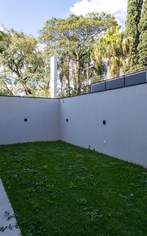Casa de condomínio à venda com 350m², 4 quartos e 4 vagas Casa de condomínio à venda com 350m², 4 quartos e 4 vagasJardim