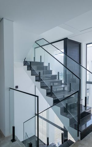 Casa de condomínio à venda com 350m², 4 quartos e 4 vagas Casa de condomínio à venda com 350m², 4 quartos e 4 vagasHall de distribuição