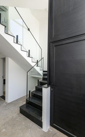 Casa de condomínio à venda com 350m², 4 quartos e 4 vagas Casa de condomínio à venda com 350m², 4 quartos e 4 vagasSala