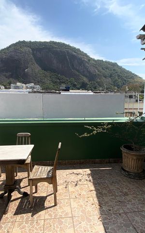 Apartamento à venda com 240m², 3 quartos e sem vaga Apartamento à venda com 240m², 3 quartos e sem vagaVaranda