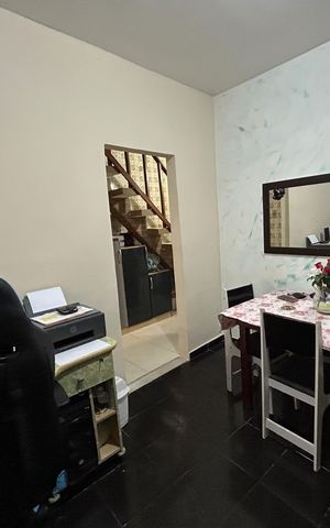 Casa à venda com 118m², 2 quartos e 1 vagaSala