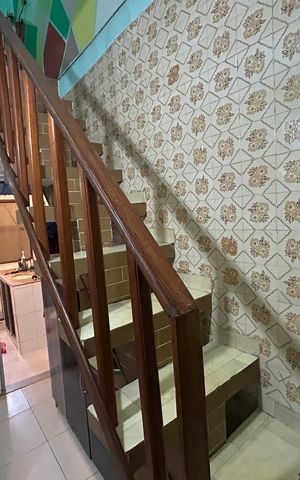 Casa à venda com 118m², 2 quartos e 1 vagaEscada