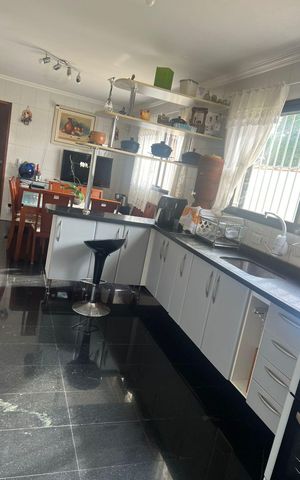Casa à venda com 262m², 3 quartos e 6 vagas
