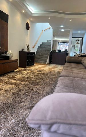 Casa à venda com 262m², 3 quartos e 6 vagas