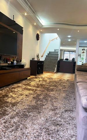 Casa à venda com 262m², 3 quartos e 6 vagas
