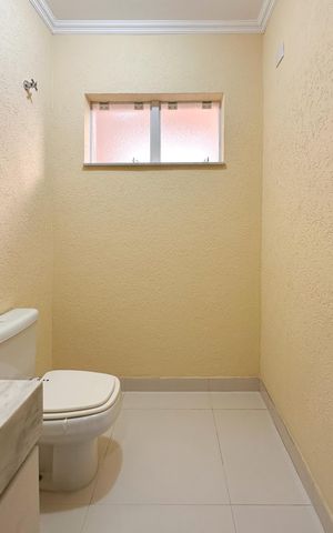 Casa à venda com 191m², 3 quartos e 2 vagas Casa à venda com 191m², 3 quartos e 2 vagasLavabo