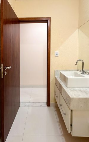 Casa à venda com 191m², 3 quartos e 2 vagas Casa à venda com 191m², 3 quartos e 2 vagasLavabo