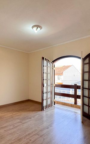 Casa à venda com 191m², 3 quartos e 2 vagas Casa à venda com 191m², 3 quartos e 2 vagasQuarto 3