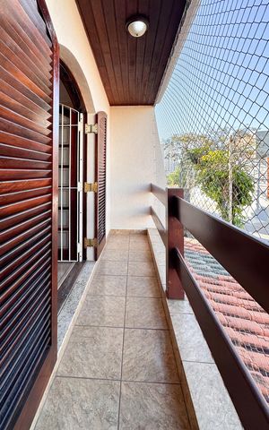Casa à venda com 191m², 3 quartos e 2 vagas Casa à venda com 191m², 3 quartos e 2 vagasSacada do Quarto 3