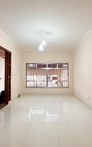 Casa à venda com 191m², 3 quartos e 2 vagas Casa à venda com 191m², 3 quartos e 2 vagasSala