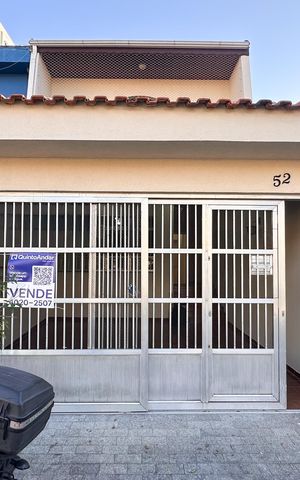 Casa à venda com 191m², 3 quartos e 2 vagas Casa à venda com 191m², 3 quartos e 2 vagasFachada