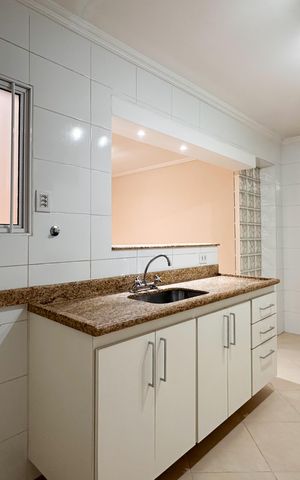 Casa à venda com 191m², 3 quartos e 2 vagas Casa à venda com 191m², 3 quartos e 2 vagasCozinha
