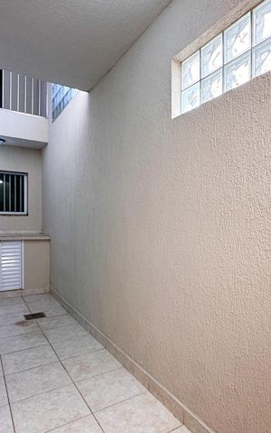 Casa à venda com 191m², 3 quartos e 2 vagas Casa à venda com 191m², 3 quartos e 2 vagasQuintal