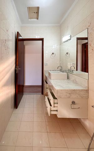 Casa à venda com 191m², 3 quartos e 2 vagas Casa à venda com 191m², 3 quartos e 2 vagasBanheiro Social