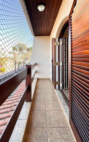 Casa à venda com 191m², 3 quartos e 2 vagas Casa à venda com 191m², 3 quartos e 2 vagasSacada do Quarto 3