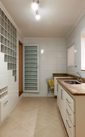 Casa à venda com 191m², 3 quartos e 2 vagas Casa à venda com 191m², 3 quartos e 2 vagasCozinha