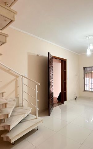 Casa à venda com 191m², 3 quartos e 2 vagas Casa à venda com 191m², 3 quartos e 2 vagasSala