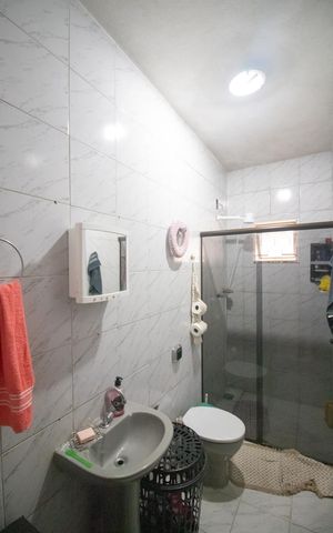 Casa à venda com 520m², 4 quartos e 3 vagas Casa à venda com 520m², 4 quartos e 3 vagasBanheiro Social da Casa Auxiliar