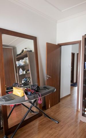 Casa à venda com 520m², 4 quartos e 3 vagas Casa à venda com 520m², 4 quartos e 3 vagasQuarto 3