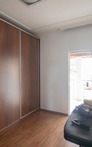 Casa à venda com 520m², 4 quartos e 3 vagas Casa à venda com 520m², 4 quartos e 3 vagasQuarto 3