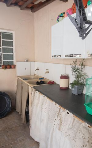 Casa à venda com 520m², 4 quartos e 3 vagas Casa à venda com 520m², 4 quartos e 3 vagasÁrea de Serviço da Casa Auxiliar
