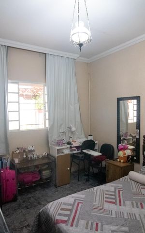 Casa à venda com 520m², 4 quartos e 3 vagas Casa à venda com 520m², 4 quartos e 3 vagasQuarto da Casa Auxiliar
