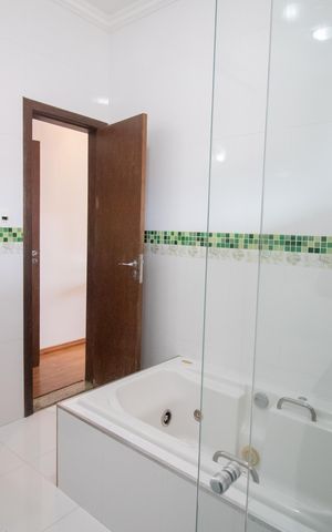 Casa à venda com 520m², 4 quartos e 3 vagas Casa à venda com 520m², 4 quartos e 3 vagasBanheiro da Suíte