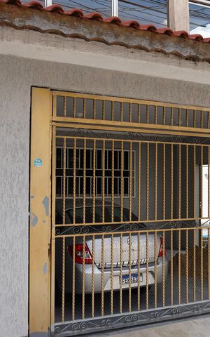 Casa à venda com 230m², 3 quartos e 2 vagasFachada
