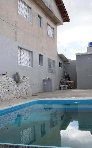 Casa à venda com 230m², 3 quartos e 2 vagasPiscina