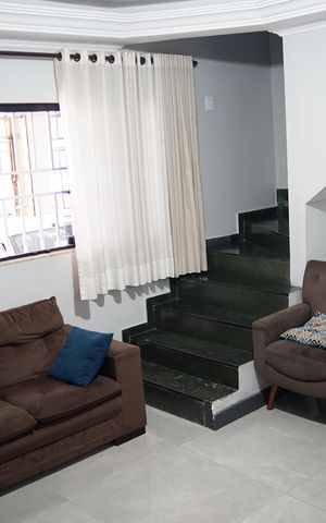 Casa à venda com 230m², 3 quartos e 2 vagasSala