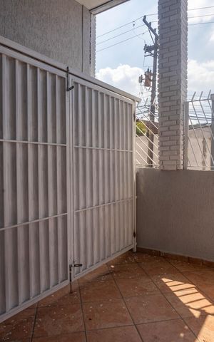 Casa à venda com 343m², 5 quartos e 3 vagas Casa à venda com 343m², 5 quartos e 3 vagasCasa 1 - Área de serviço