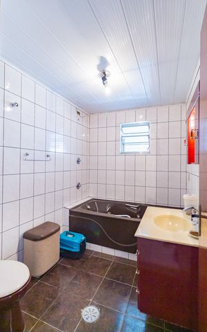 Casa à venda com 250m², 5 quartos e 3 vagas Casa à venda com 250m², 5 quartos e 3 vagasBanheiro - Social