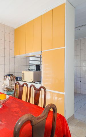 Casa à venda com 250m², 5 quartos e 3 vagas Casa à venda com 250m², 5 quartos e 3 vagasCozinha