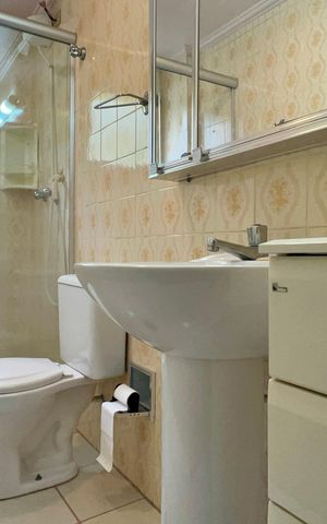 Apartamento à venda com 67m², 2 quartos e 1 vaga Apartamento à venda com 67m², 2 quartos e 1 vagaBanheiro social