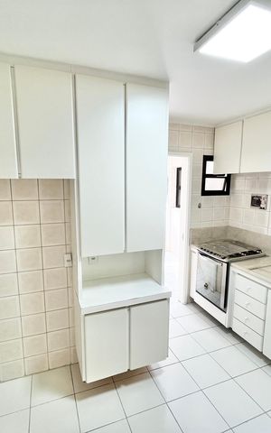 Apartamento à venda com 97m², 4 quartos e 2 vagas Apartamento à venda com 97m², 4 quartos e 2 vagasCozinha