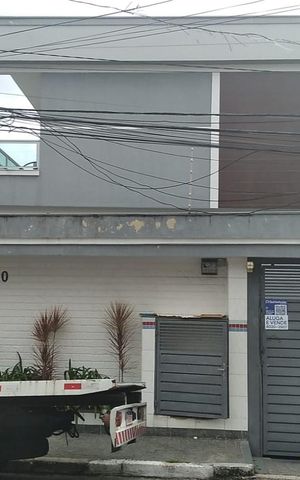 Casa à venda com 120m², 2 quartos e 2 vagas Casa à venda com 120m², 2 quartos e 2 vagasFachada