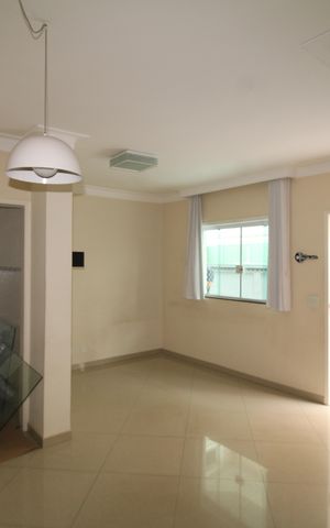 Casa à venda com 120m², 2 quartos e 2 vagasSala
