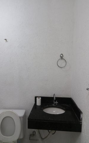 Casa à venda com 290m², 3 quartos e 3 vagasBanheiro 2