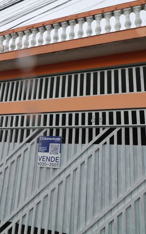 Casa à venda com 290m², 3 quartos e 3 vagasFachada