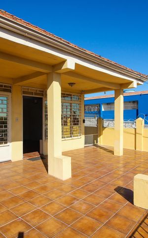 Casa à venda com 400m², 3 quartos e sem vaga Casa à venda com 400m², 3 quartos e sem vagaTerraço