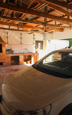 Casa à venda com 400m², 3 quartos e sem vaga Casa à venda com 400m², 3 quartos e sem vagaGaragem