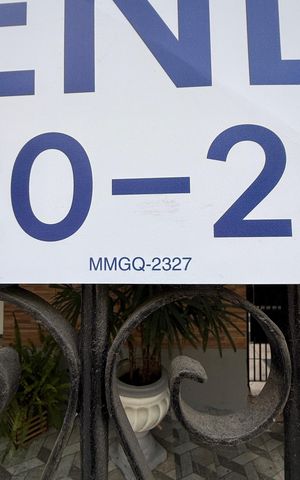 Casa à venda com 341m², 3 quartos e 10 vagas Casa à venda com 341m², 3 quartos e 10 vagasPlaca