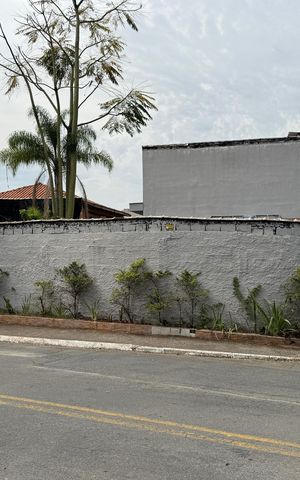 Casa à venda com 341m², 3 quartos e 10 vagas Casa à venda com 341m², 3 quartos e 10 vagasFachada