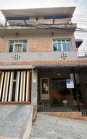 Casa à venda com 341m², 3 quartos e 10 vagas Casa à venda com 341m², 3 quartos e 10 vagasFachada