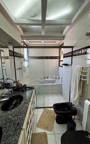 Apartamento à venda com 390m², 5 quartos e 10 vagas Apartamento à venda com 390m², 5 quartos e 10 vagasBanheiro da Suíte 1