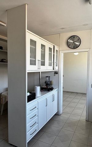 Apartamento à venda com 390m², 5 quartos e 10 vagas Apartamento à venda com 390m², 5 quartos e 10 vagasCozinha