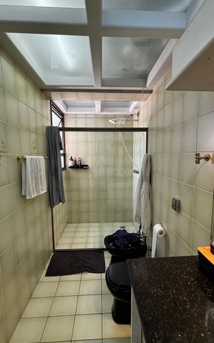Apartamento à venda com 390m², 5 quartos e 10 vagas Apartamento à venda com 390m², 5 quartos e 10 vagasBanheiro da Suíte 2