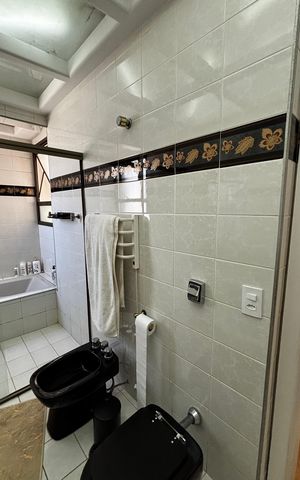 Apartamento à venda com 390m², 5 quartos e 10 vagas Apartamento à venda com 390m², 5 quartos e 10 vagasBanheiro da Suíte 1