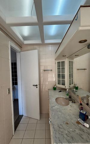 Apartamento à venda com 390m², 5 quartos e 10 vagas Apartamento à venda com 390m², 5 quartos e 10 vagasBanheiro da Suíte 3