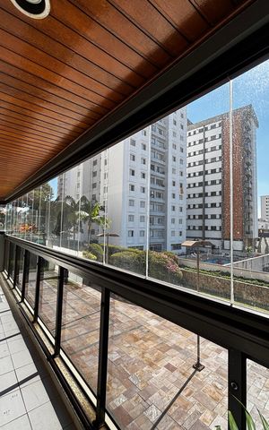 Apartamento à venda com 390m², 5 quartos e 10 vagas Apartamento à venda com 390m², 5 quartos e 10 vagasVaranda da Sala